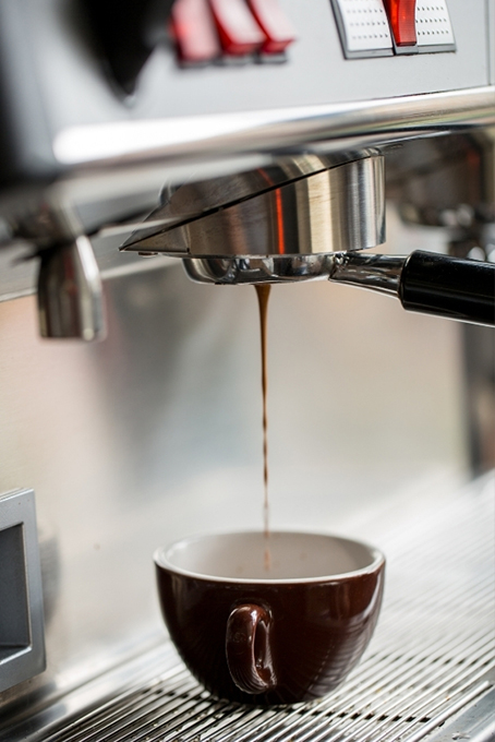 PULLING-ESPRESSO-SHOT Pulling an Espresso Shot