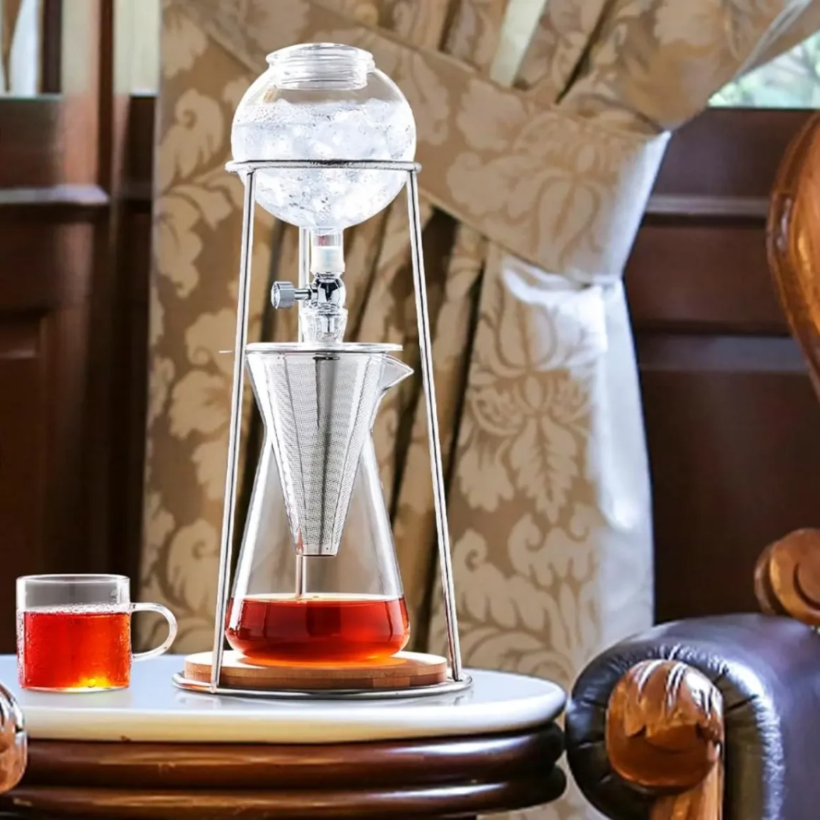 paracity cold brew coffee maker on a table