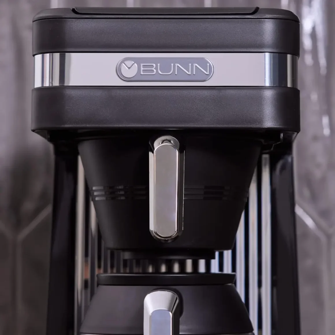 a black and silver bunn 55200 CSB3T coffee maker