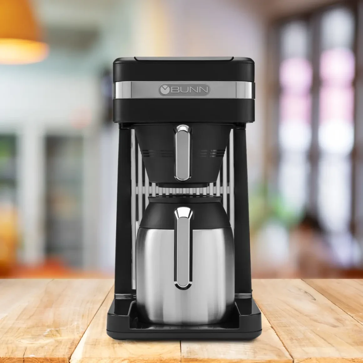 a bunn 55200 csb3t coffee maker on a table