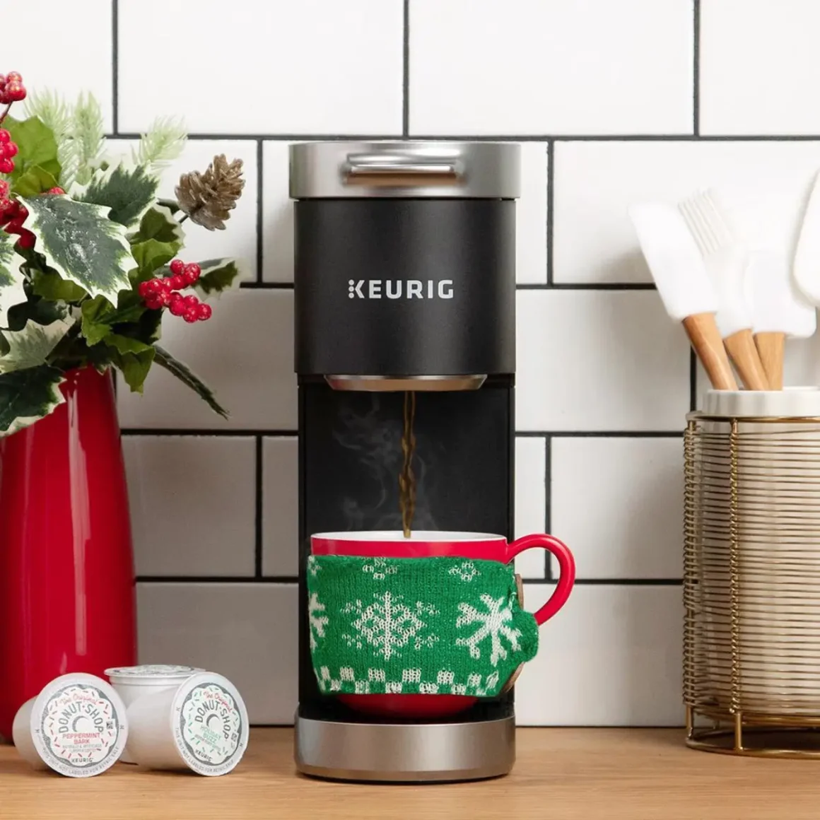 a keurig k-mini plus coffee maker with a cup in it