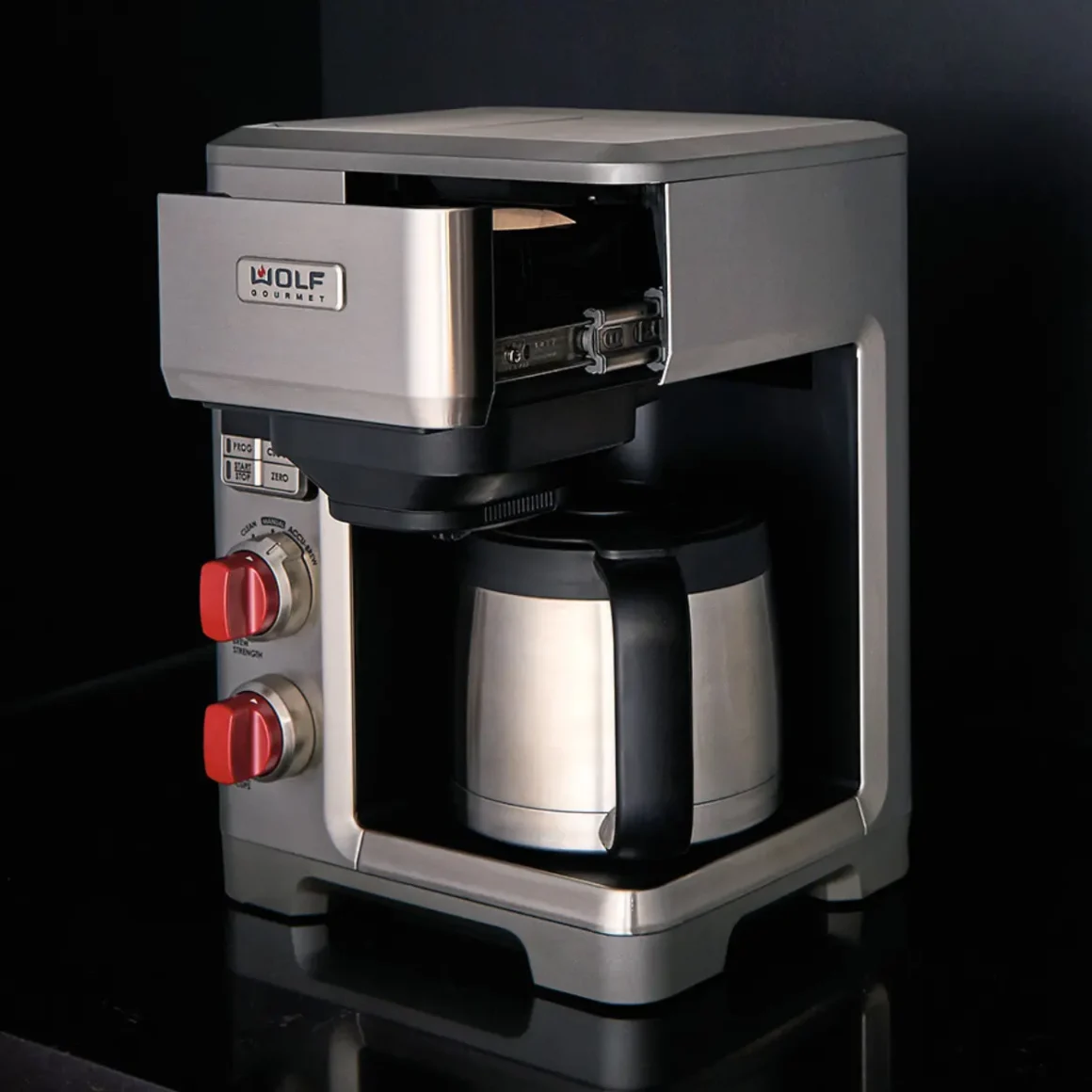 a wolf gourmet 10 cup coffee maker with a pot
