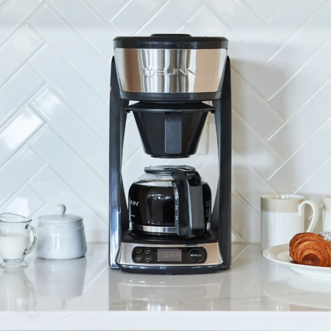 a bunn 55200 CSB3T coffee maker coffee maker on a counter