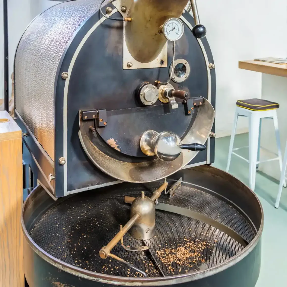 a coffee roasting machine with a round lid