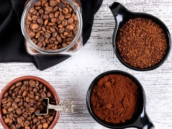 instant expresso beans and expresso powder in bowls