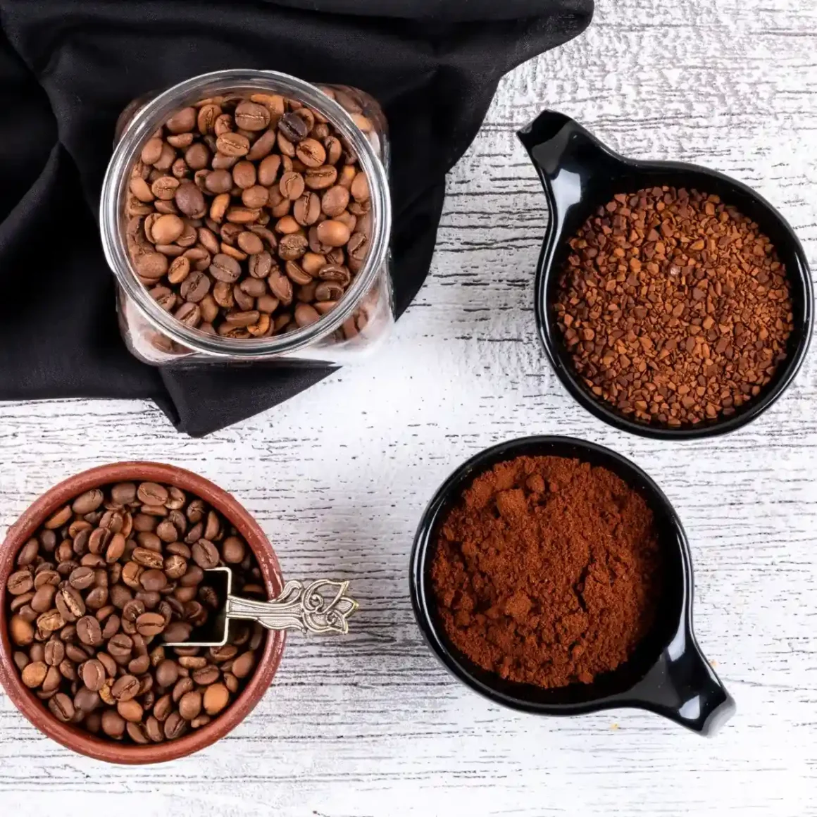 instant expresso beans and expresso powder in bowls